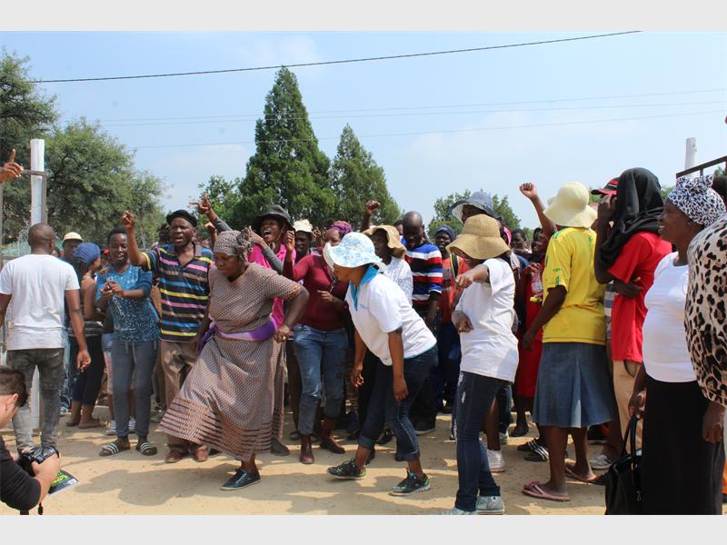 Protest erupts at Cedar Road sod-turning ceremony