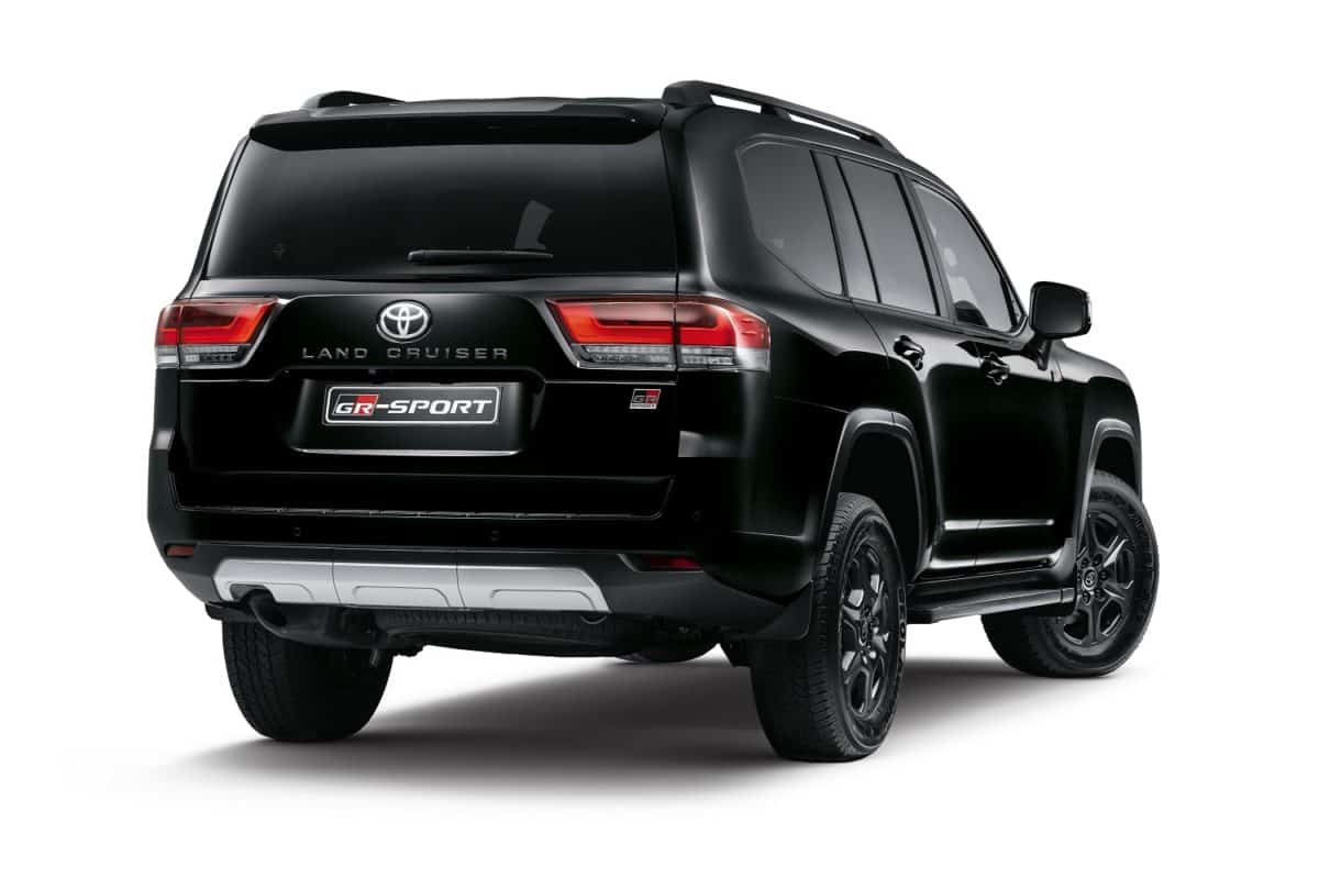 Toyota Land Cruiser 300 Price for petrol and turbodiesel models