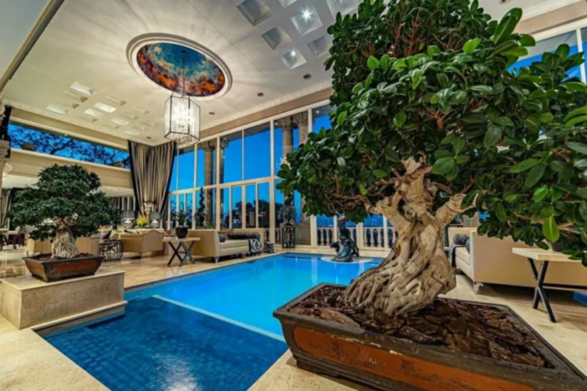 This R65million discounted mansion in Houghton is considered a steal