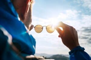 How to Look After Your Eyes While on Vacation