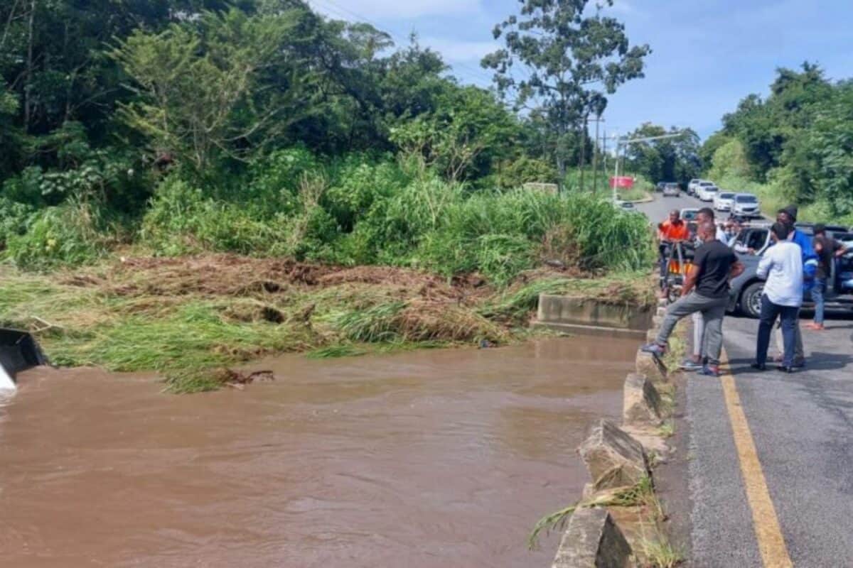 WATCH: KZN accident victims assisted after car plunges into flooded river