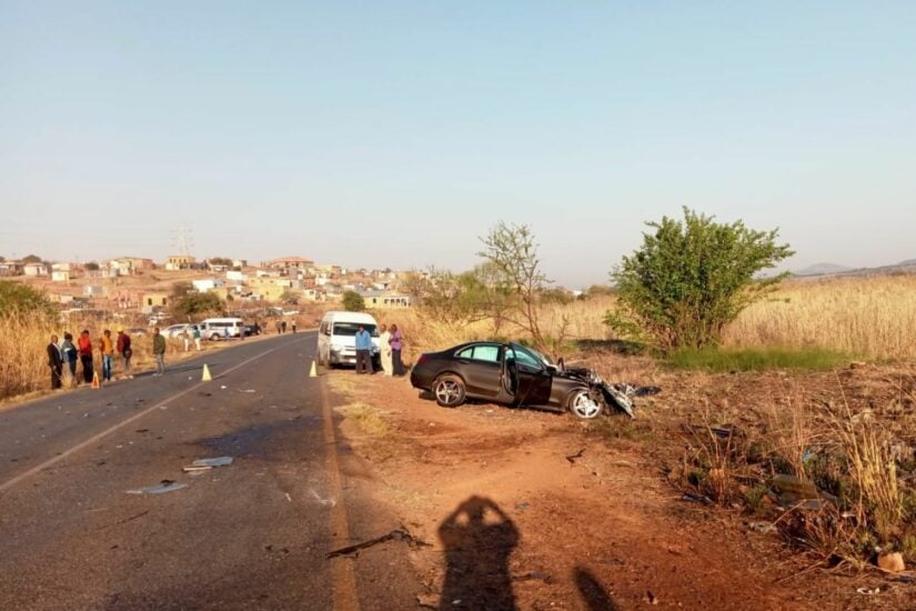 Seven killed in a taxi and car collision