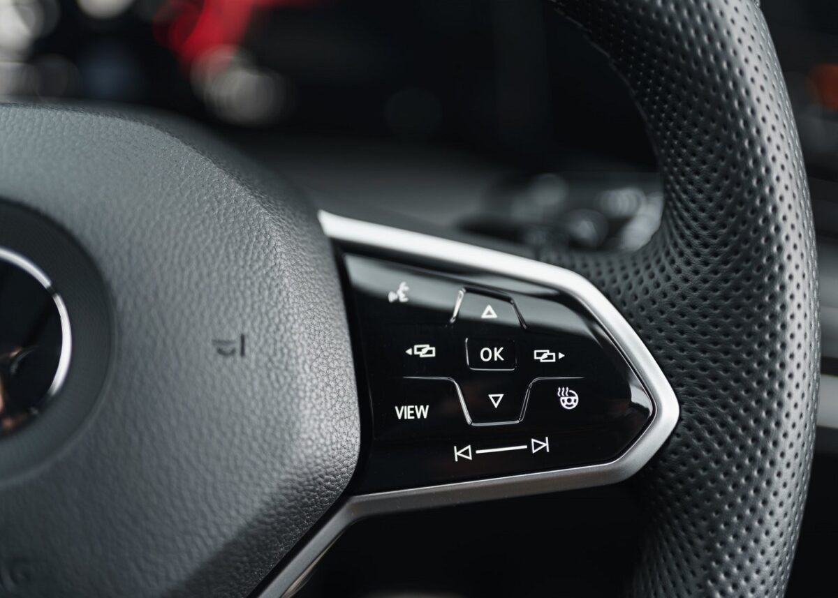 Volkswagen set to steer away from touchsensitive wheel