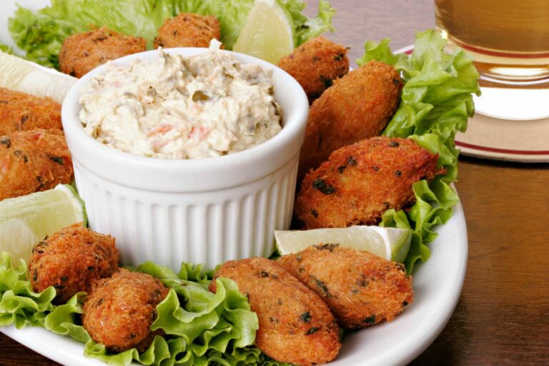 Recipe of the day Crispy crab cakes with homemade Tartar sauce