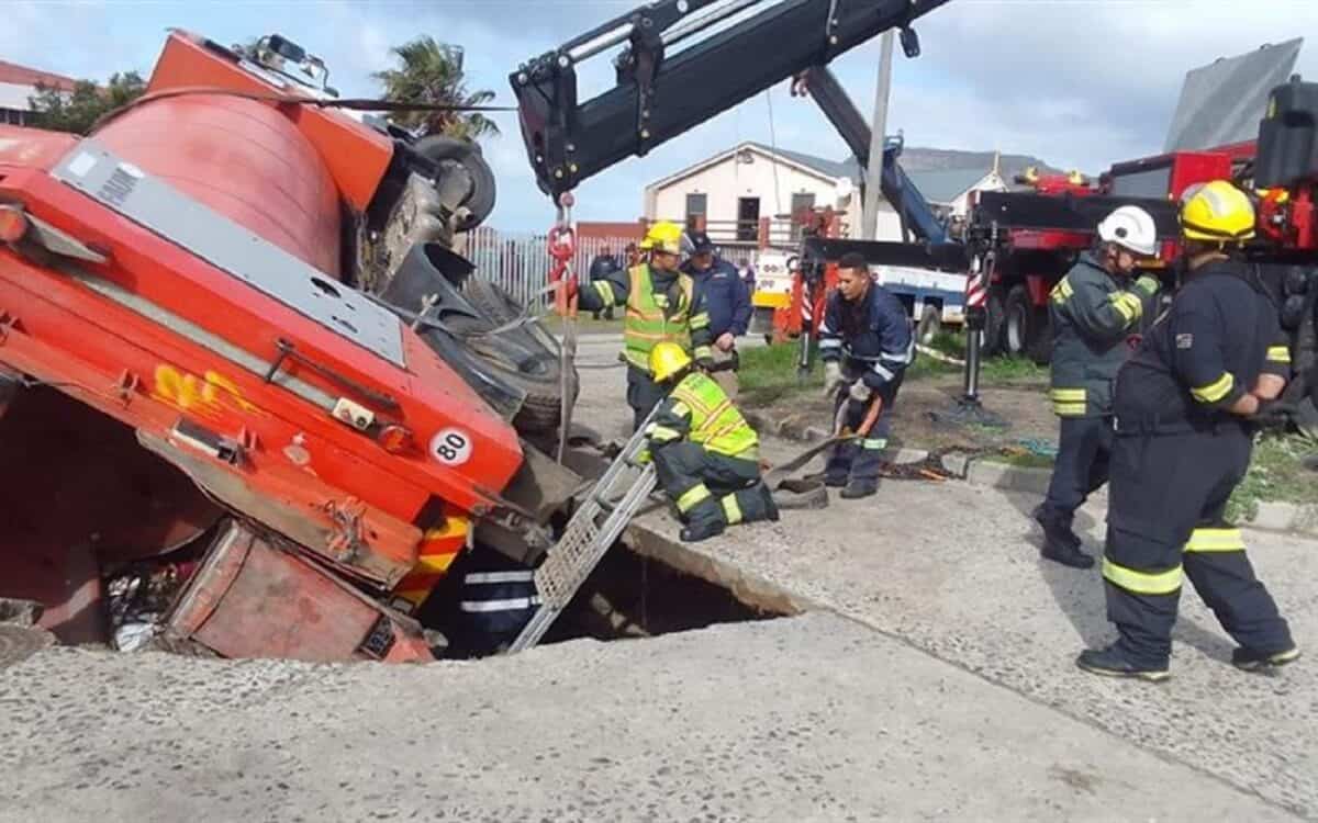 WATCH City of Cape Town refuse truck trapped in sinkhole The Citizen