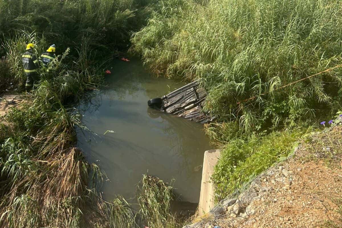 Woman killed after car plunges into river in Joburg