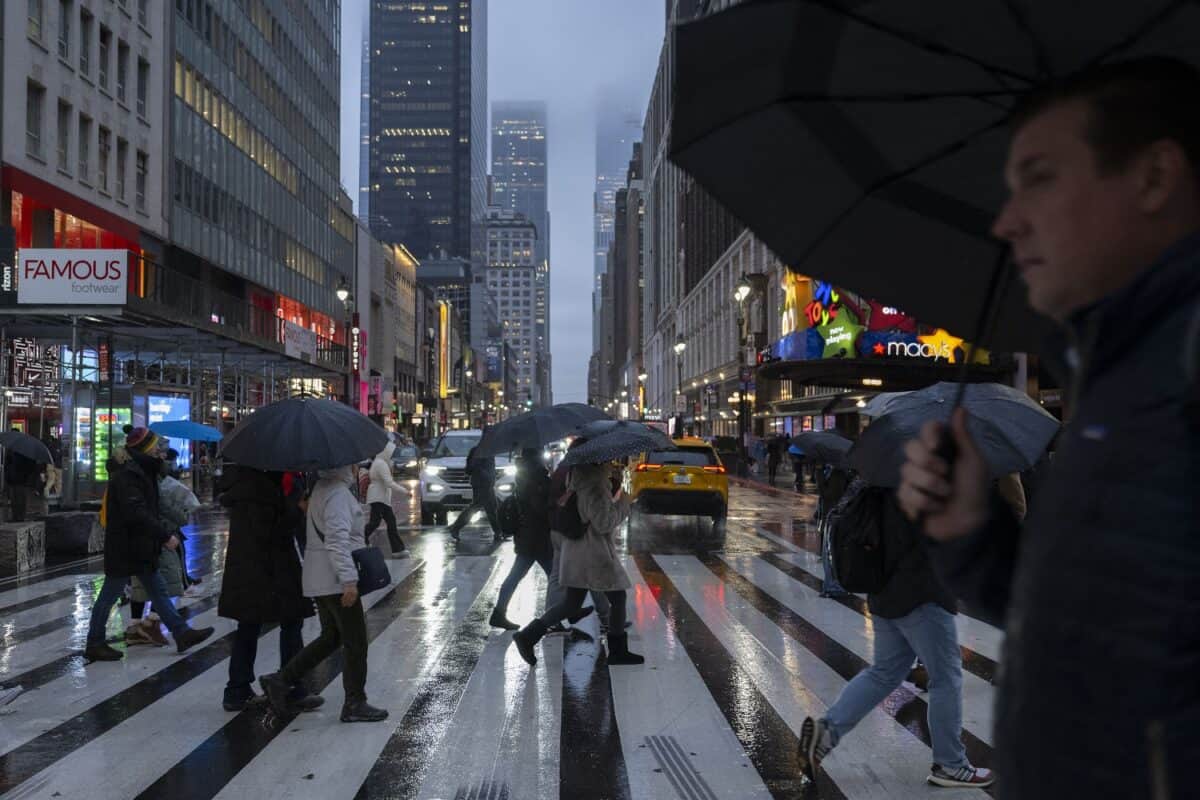 Deadly storms buffet US, leave hundreds of thousands without power ...