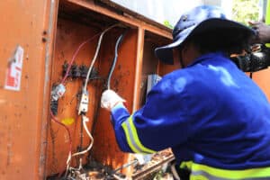 A technician cuts of the power as part of a disconnection drive held by the City of Tshwane, 5 March 2024. This action which is part of the cities #TshwaneYaTima campaign aims to cut off to force payment of some of the properties with the worst accumulation of debt in the city. Picture: Neil McCartney / The Citizen