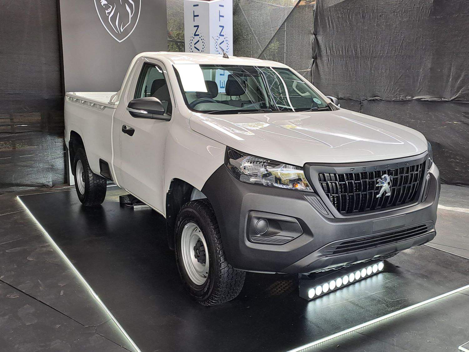 WATCH: New Peugeot Landtrek bakkies heading to SA (VIDEO) - Vimarsana News