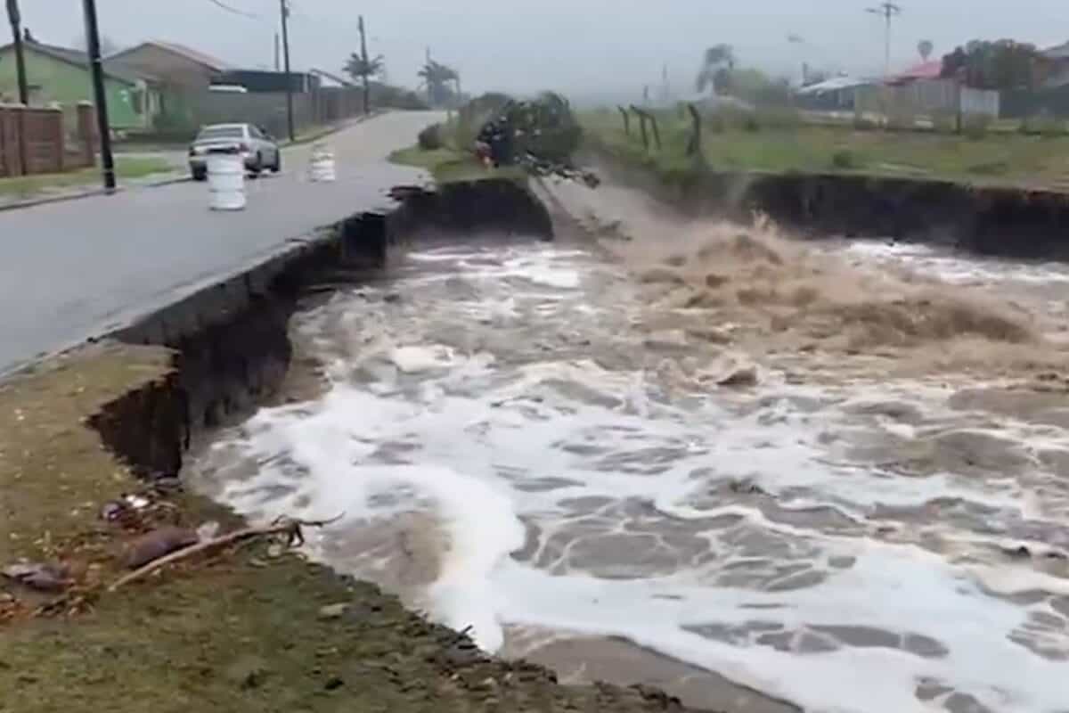 Eastern Cape floods Evacuations underway, 'no drinking water'