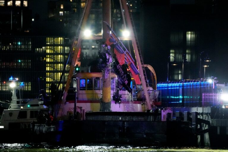 Siemens executive, family among six killed in New York helicopter crash ...