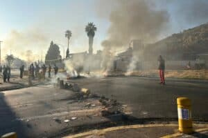 Bez Valley block roads in protest over prolonged electricity outage