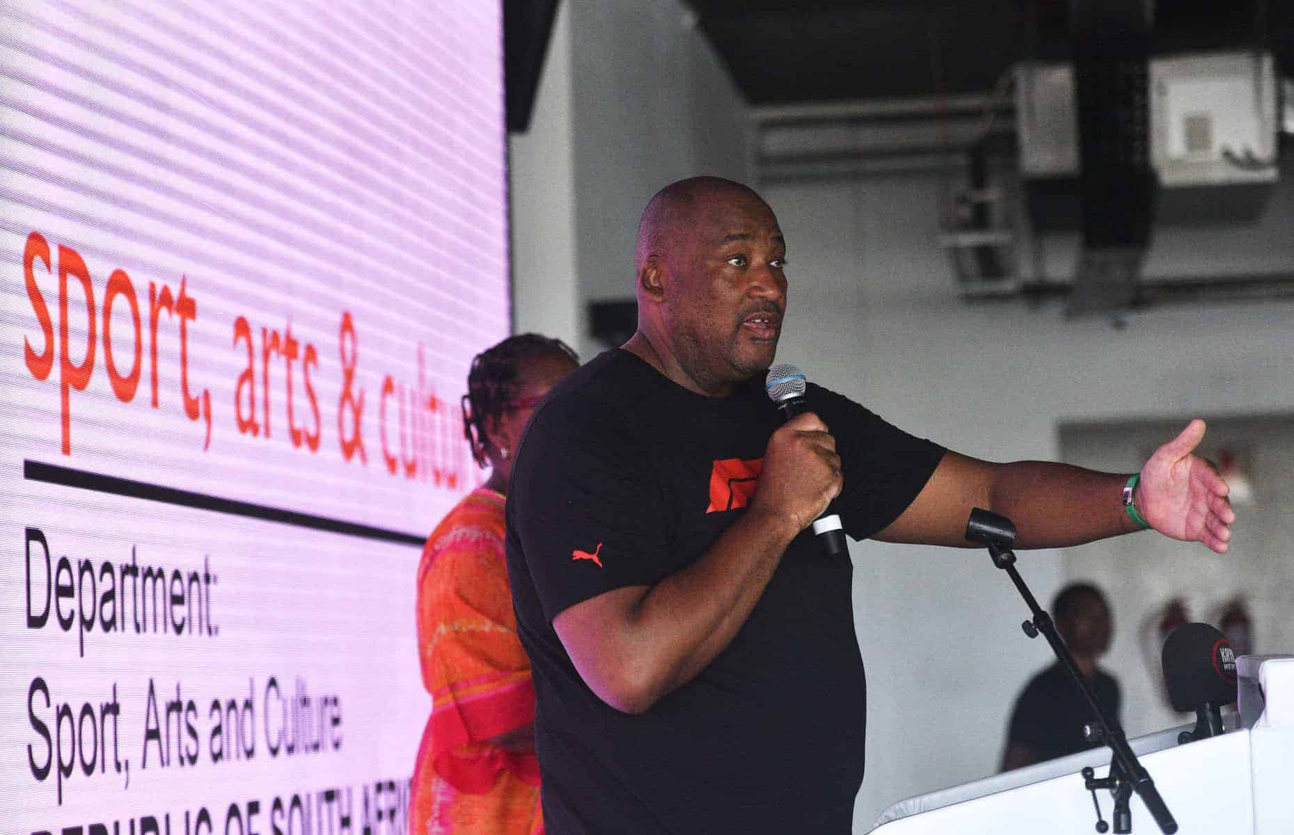 'Get your popcorn factory ready, I'll also testify at the commission,' says McKenzie
