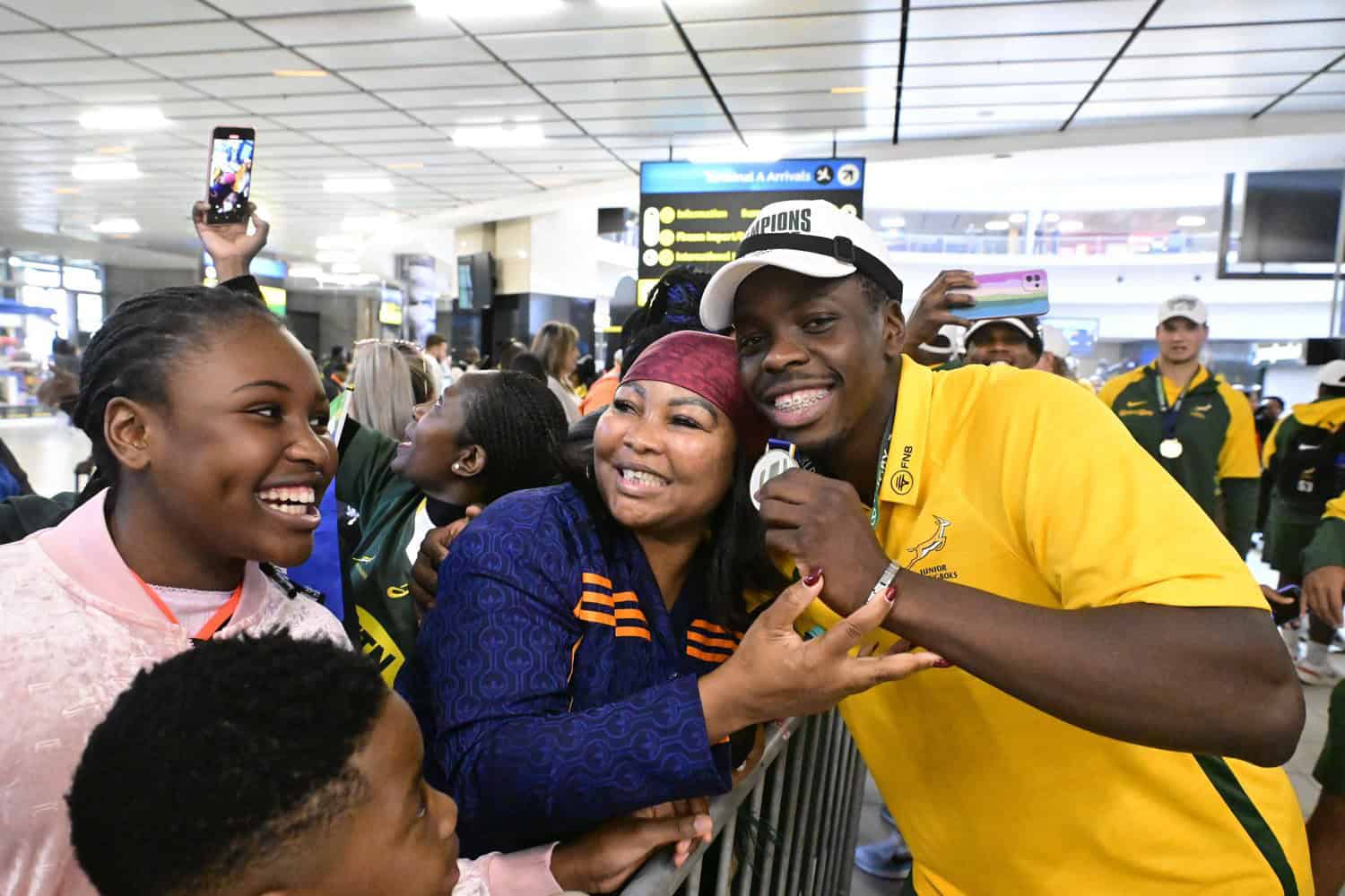Junior Boks arrival at airport
