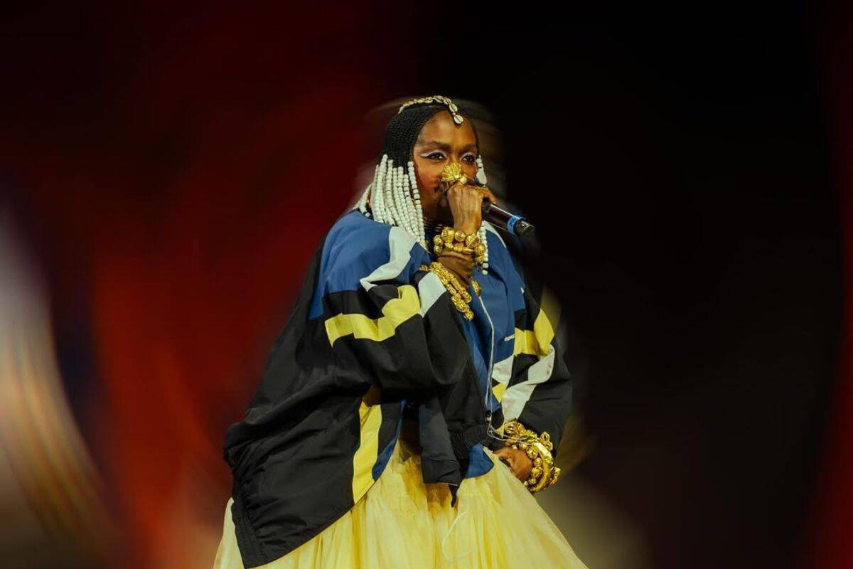 Lauryn Hill performing