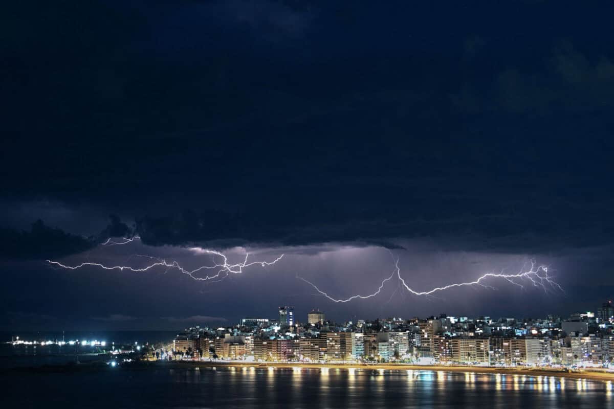 829km lightning megaflash sets new world record