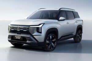Mitsubishi reveals new seven-seat Destinator