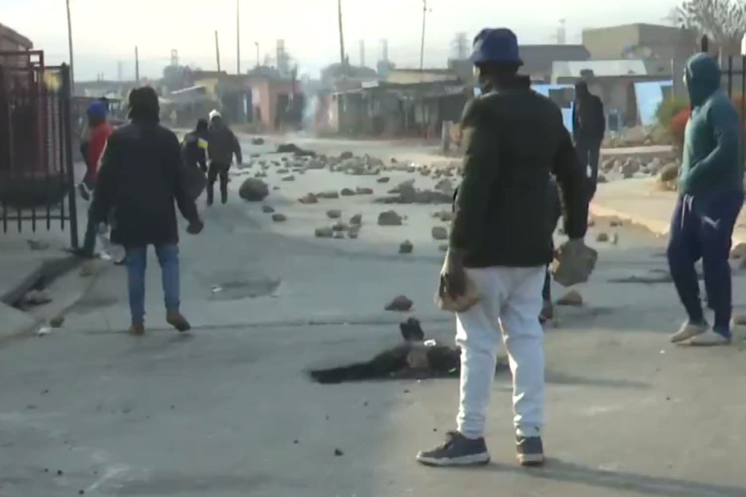 Mayor convenes urgent meeting to resolve volatile Thembisa protest