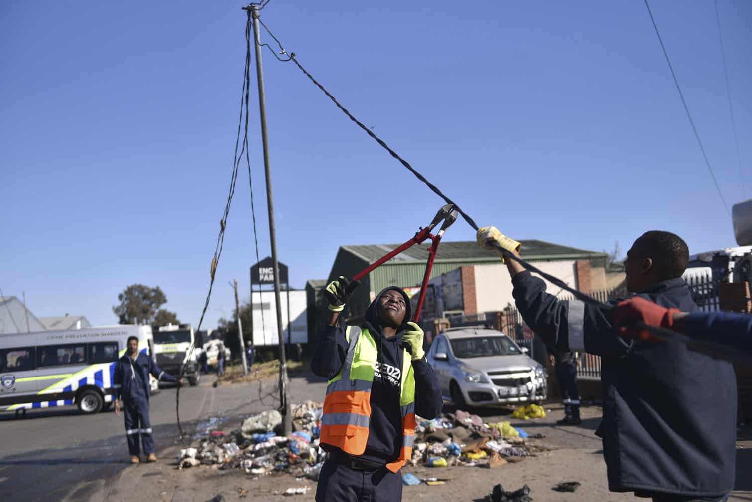 City Power employees remove illegal conections