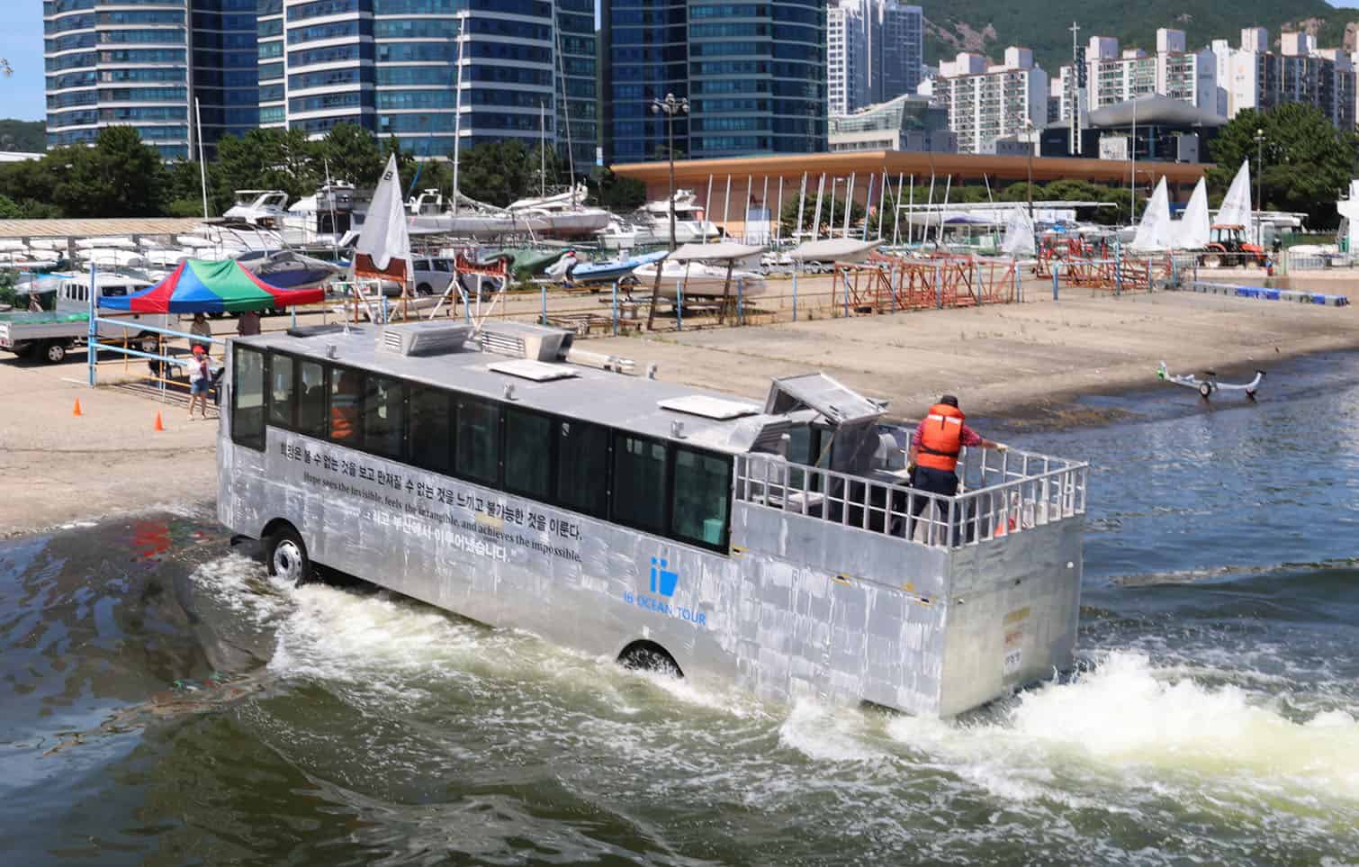 South Korea tests touristic amphibious bus