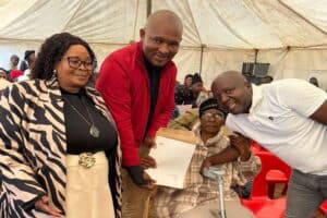 Tshwane gives Stinkwater residents their title deed.