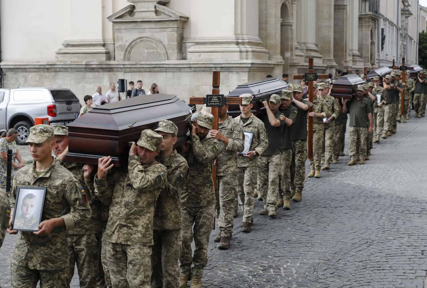 Lviv bids farewell to twelve Ukrainian soldiers who died in Russian captivity