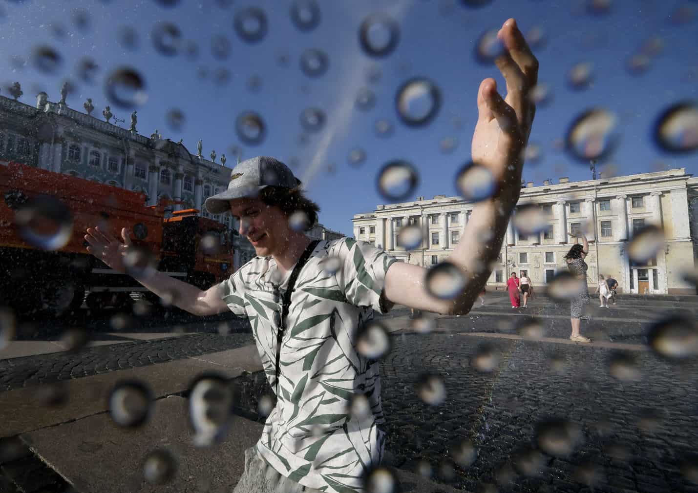 Hot weather in St. Petersburg