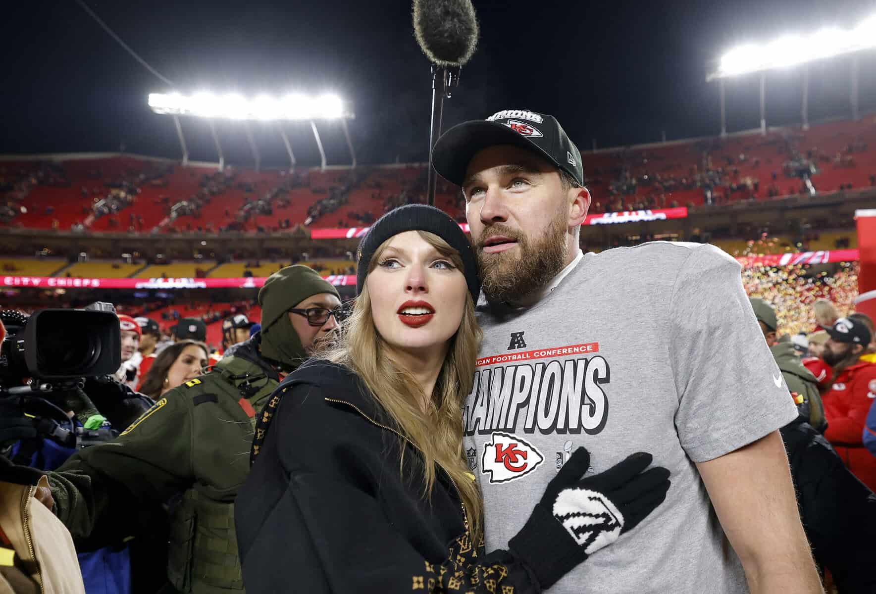 Taylor Swift Travis Kelce engagement