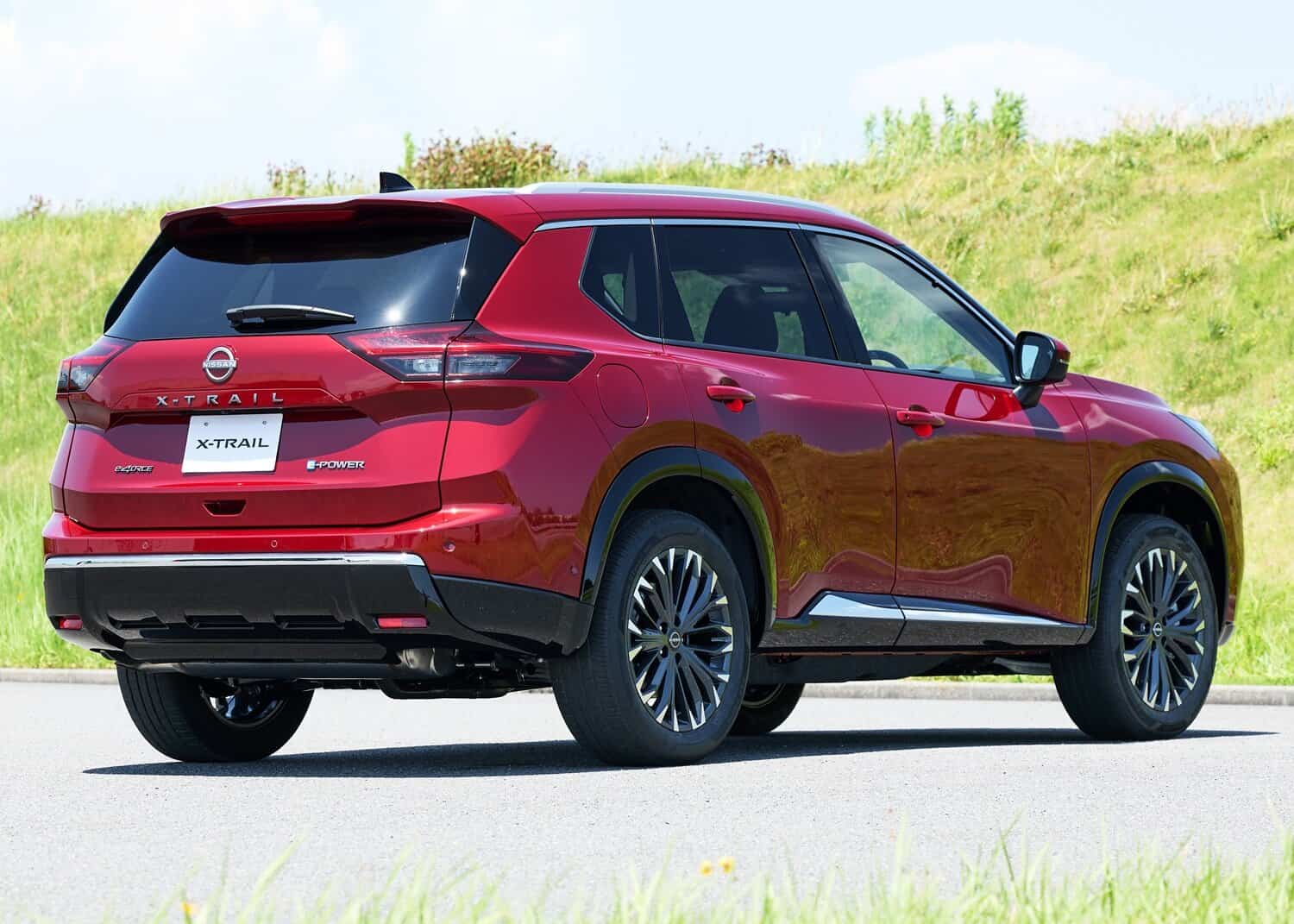 Nissan reveals facelift Japanese market X-Trail