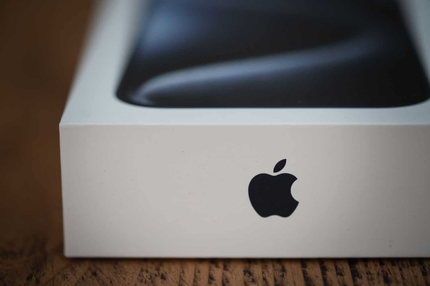 Fake Apple products seized in Eastern Cape, foreign national arrested