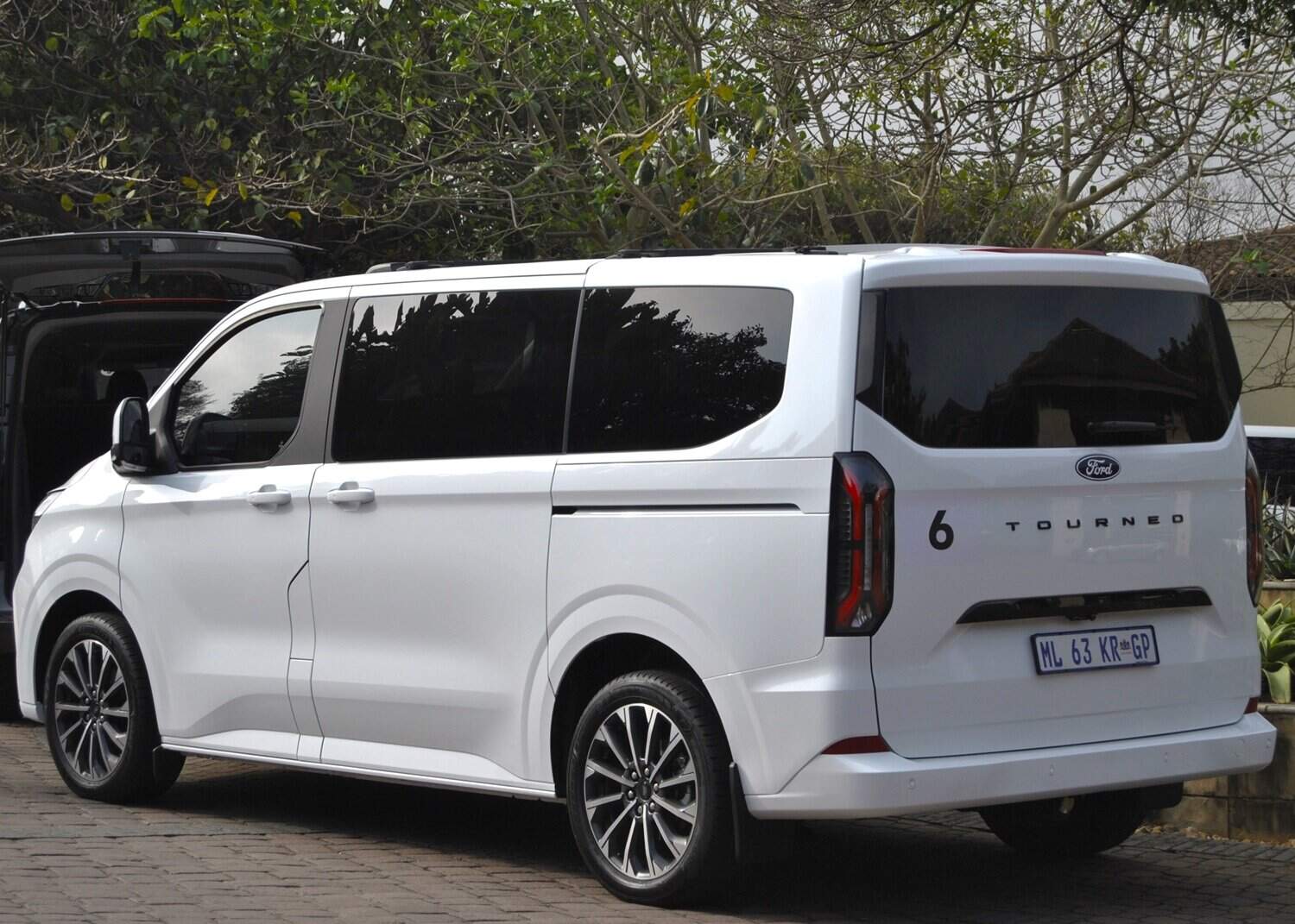 Ford prices new Tourneo Titanium X