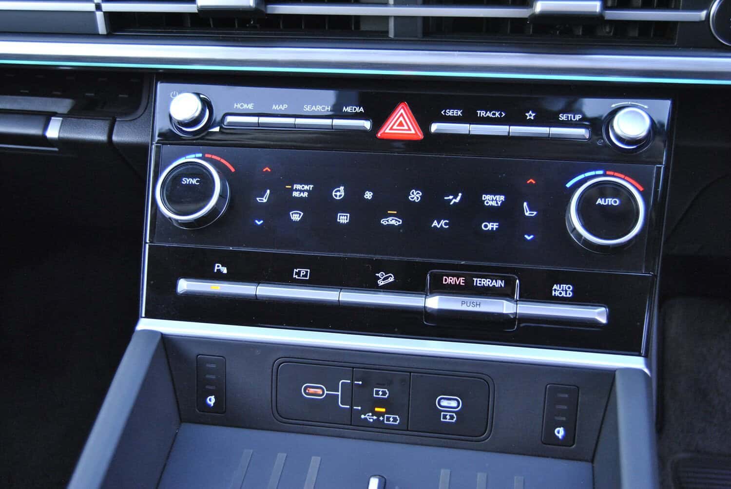 Hyundai reveals new hybrid-only Santa Fe