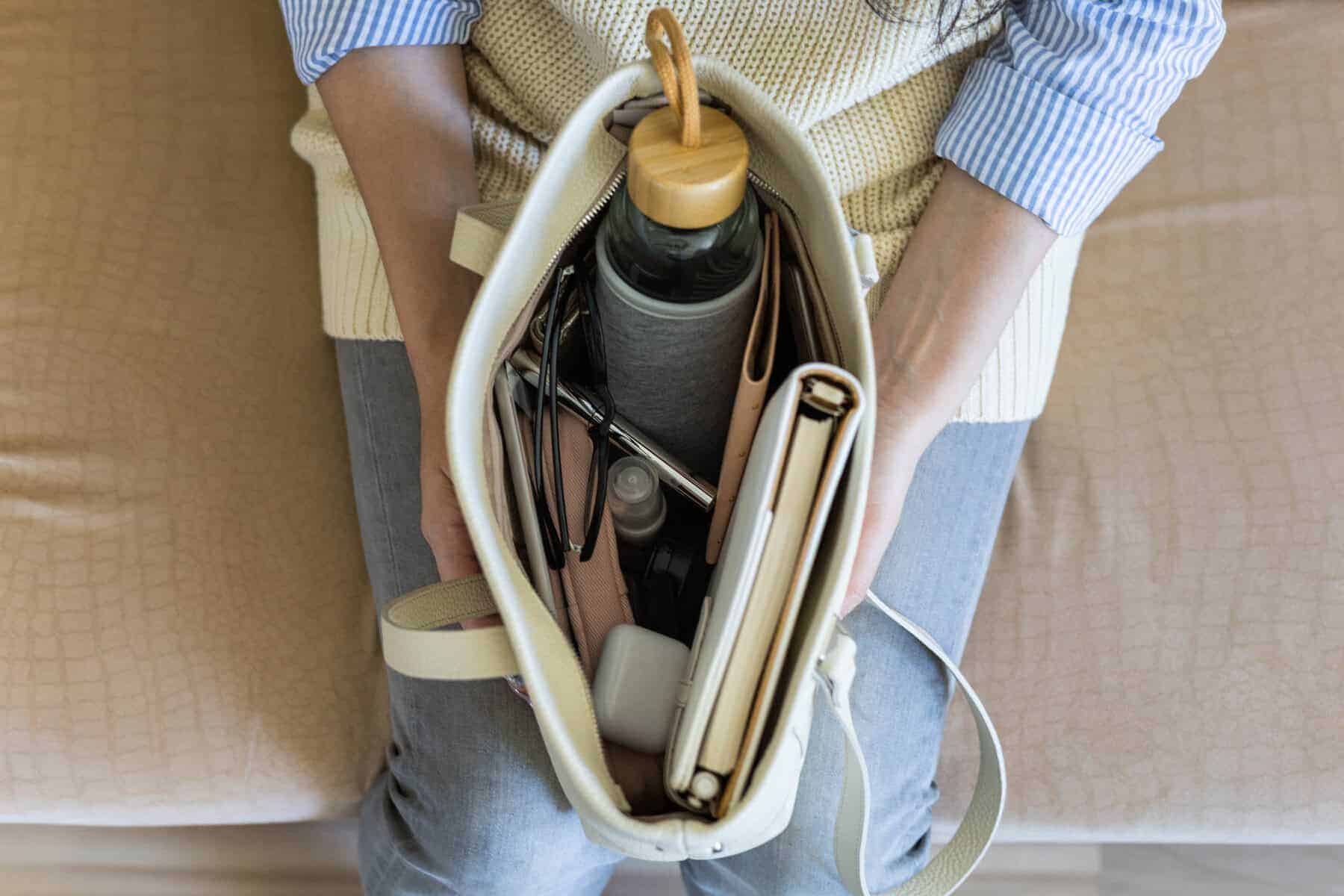 7 things your handbag reveals about you