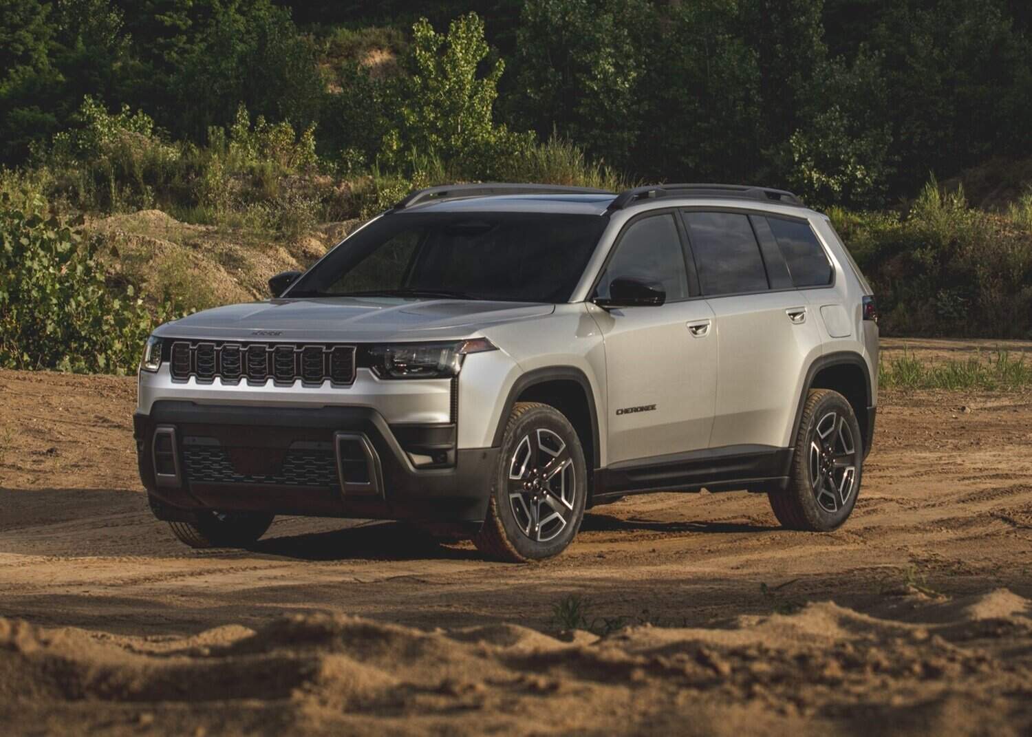 New Jeep Cherokee revealed