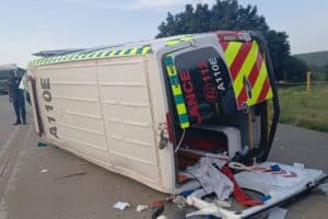 MEC warns drivers after ambulance crash on N2 injures crew member