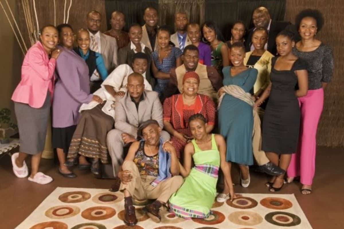 Muvhnago cast in 2009