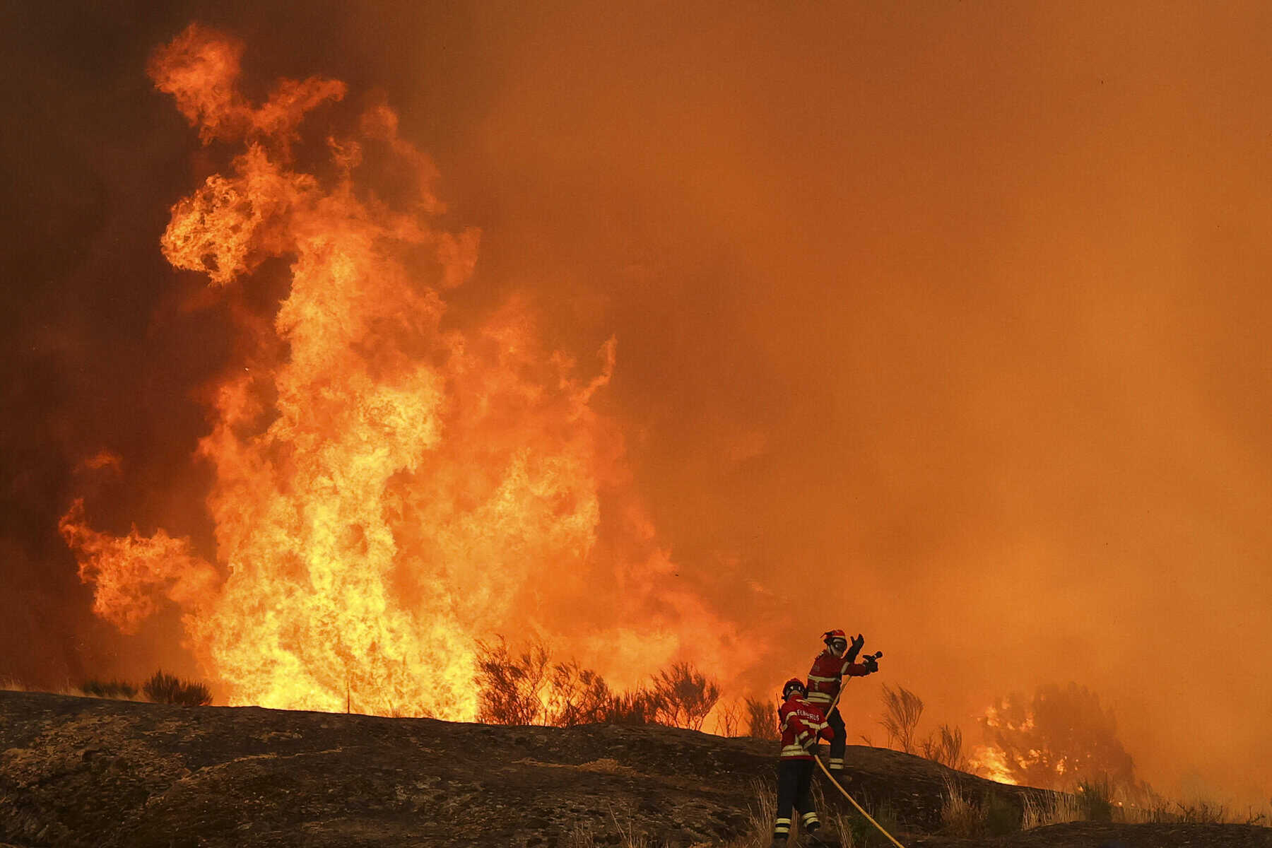 Thousands battle Greece fires as heatwave bakes Europe