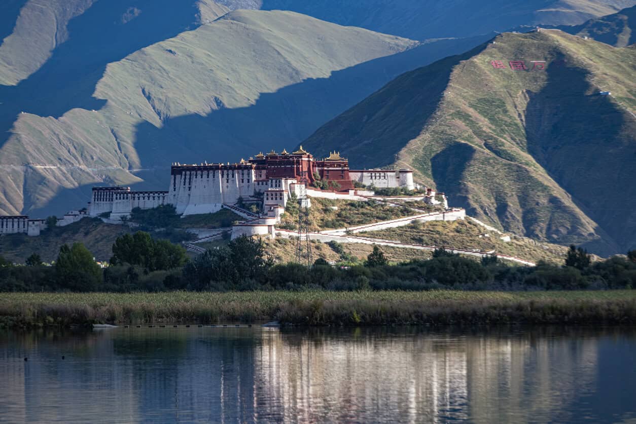 Tibet between East and West
