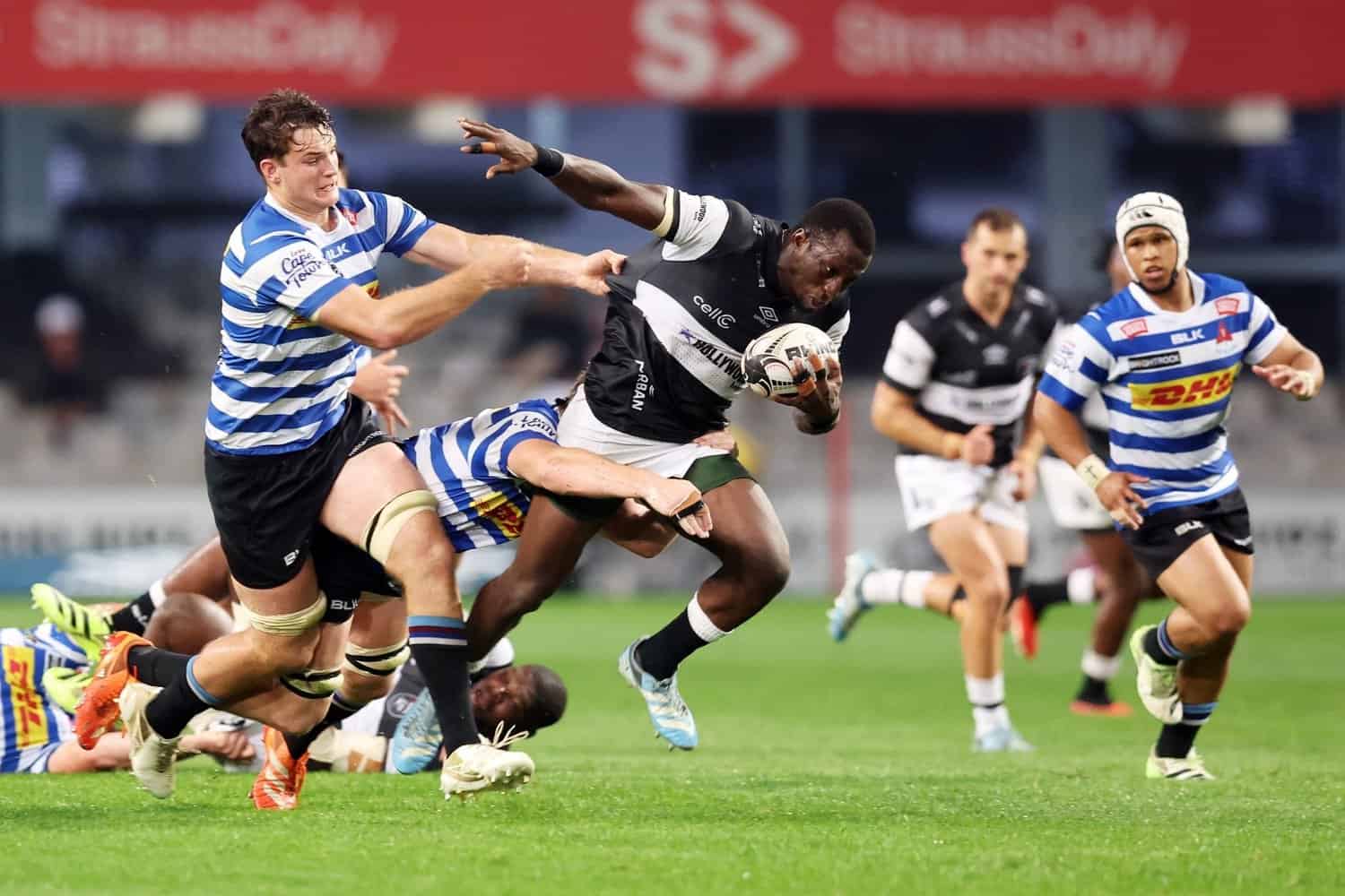 Sharks flanker Tino Mavesere