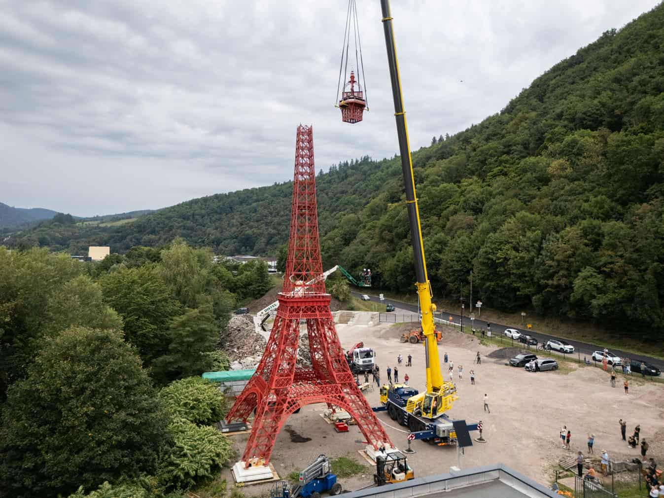 Workers set up the top of the 31m Eiffel Tower Replica