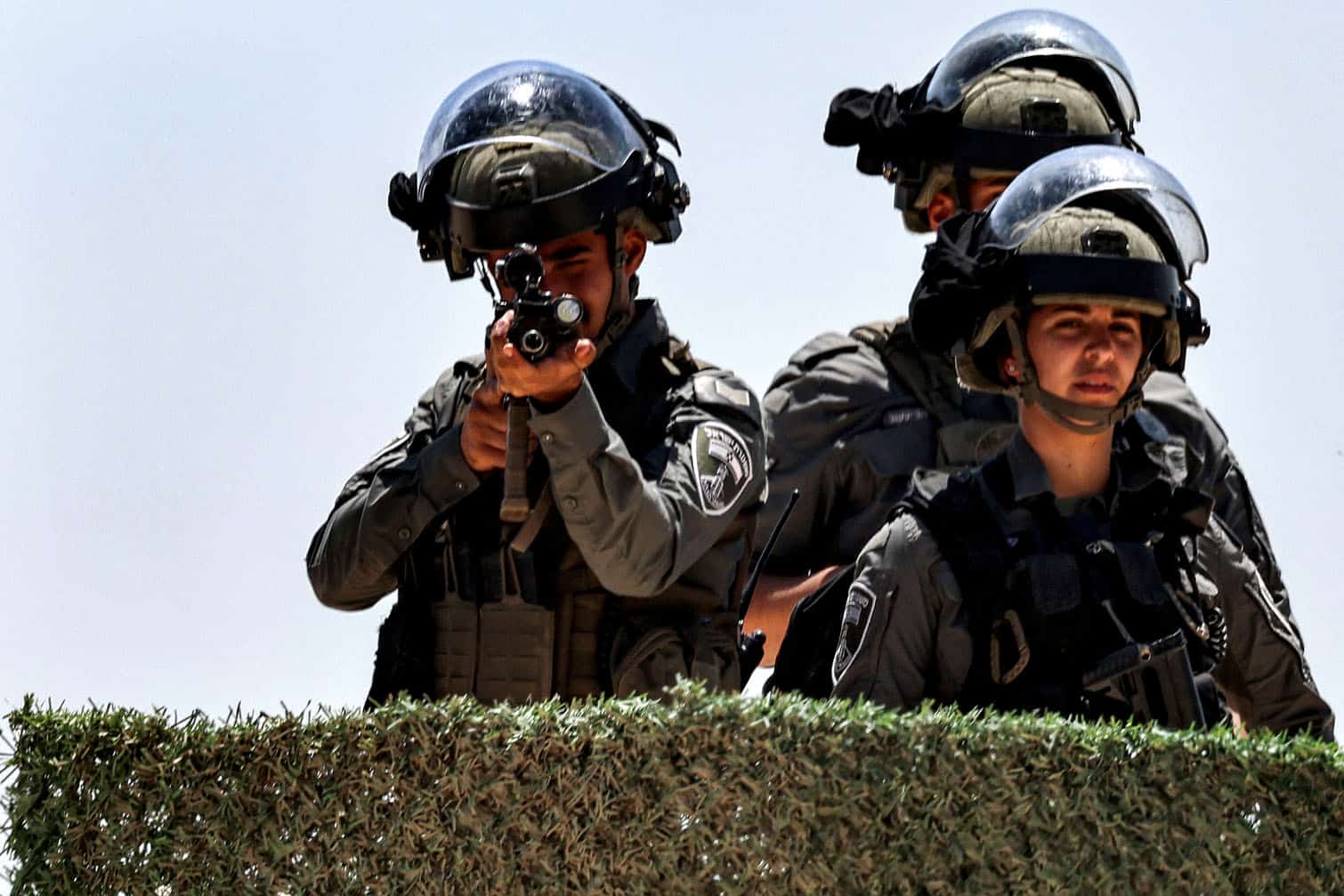 An Israeli border guard