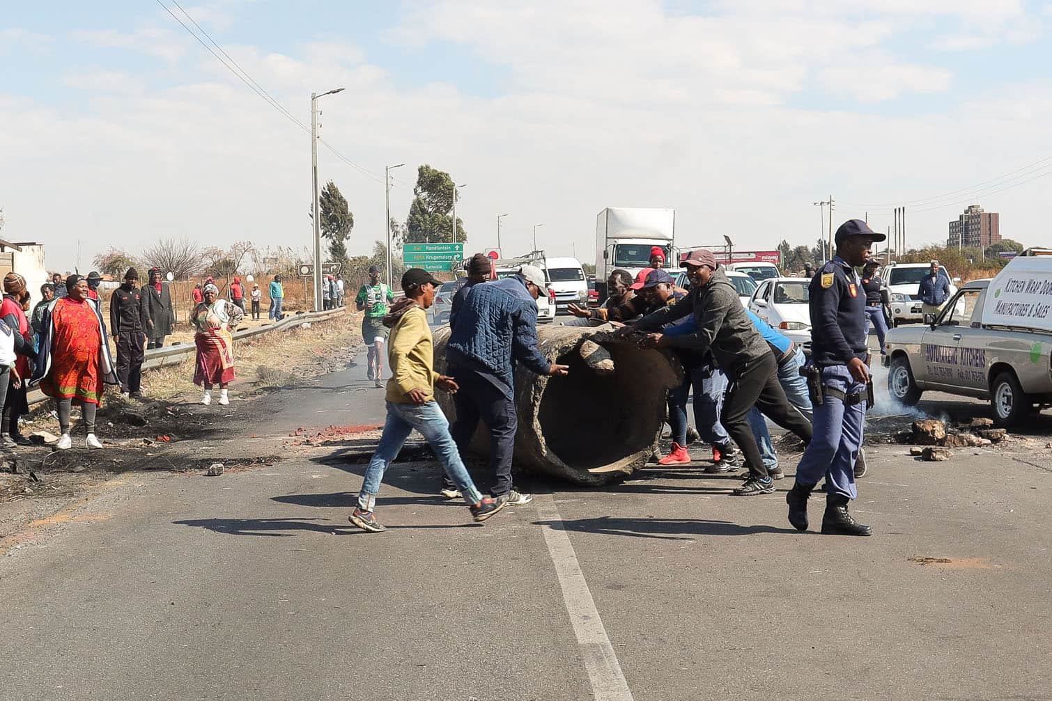 Residents Of Leratong Village In Kagiso Protest Over Electricity