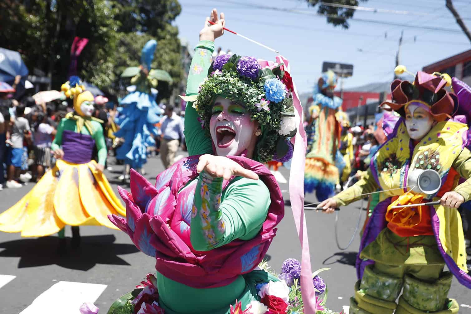 Traditional parade kicks off patron saint festivities in San Salvador