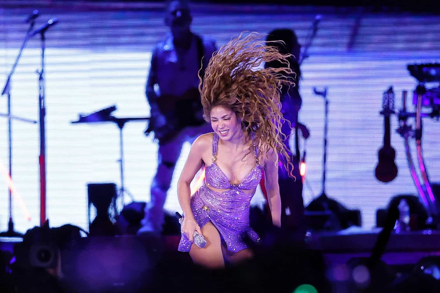Shakira performs in Mexico as part of global tour