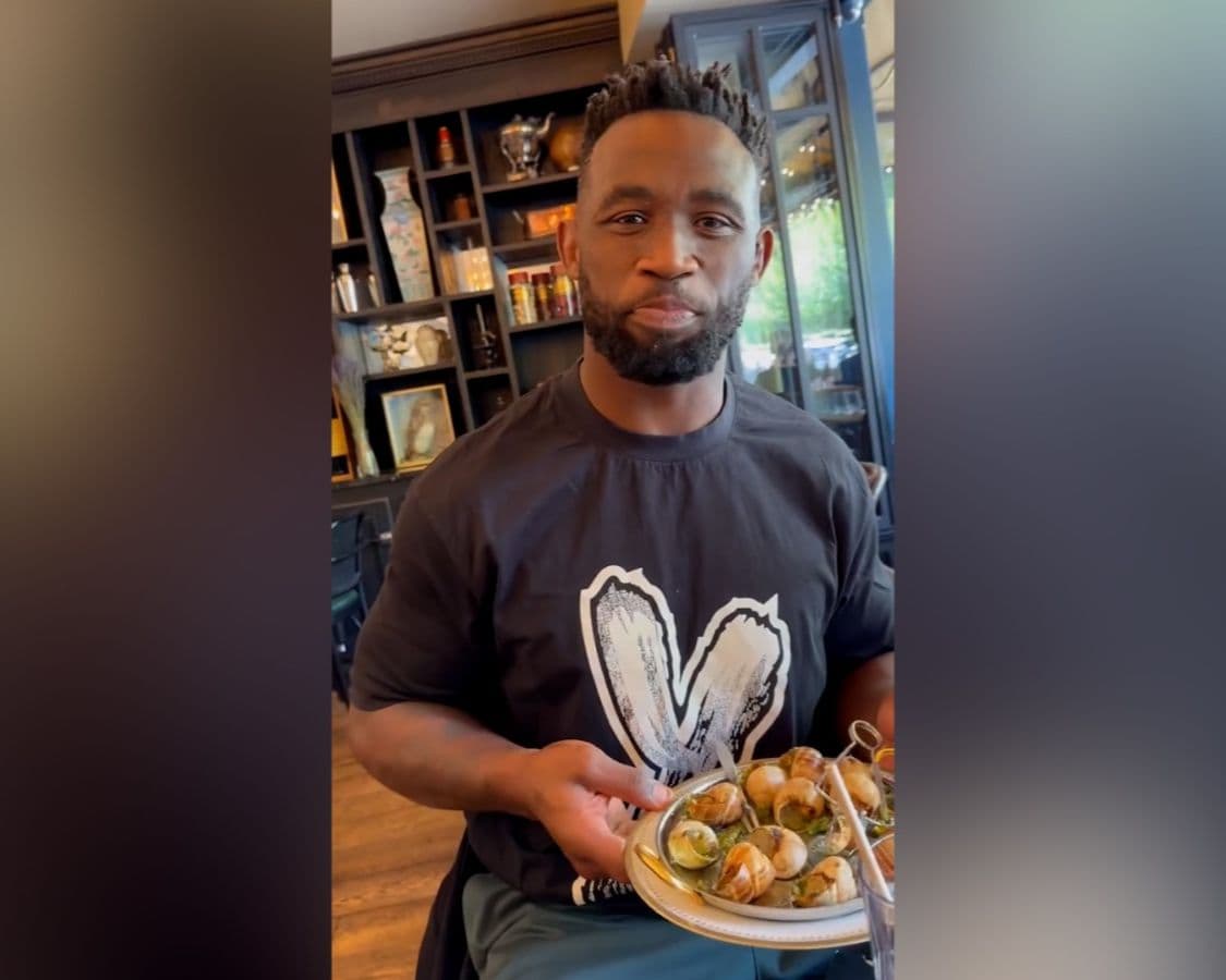 Springbok Siya Kolisi eats snails in France 