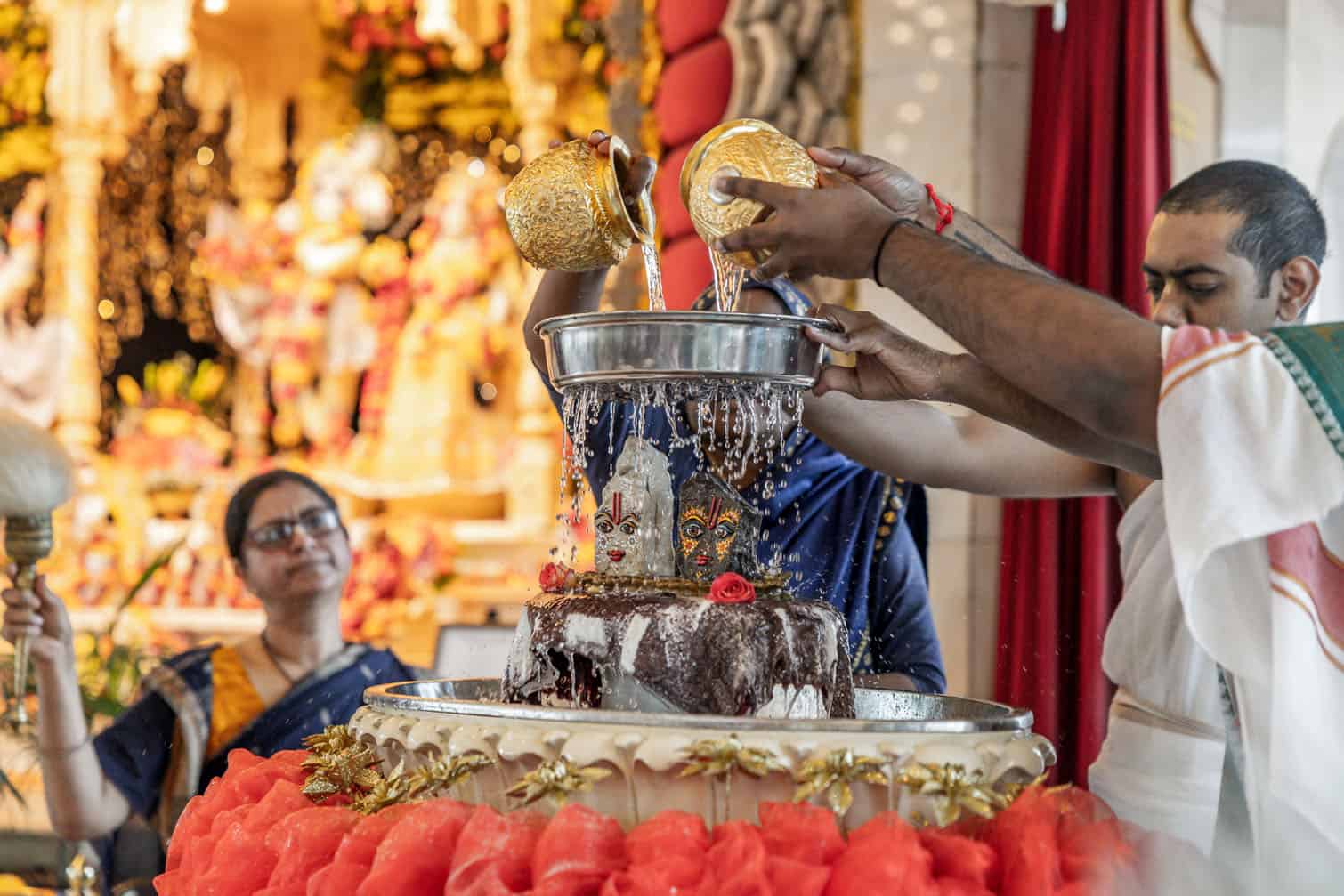 Hindu priests perform the "Abhishekam