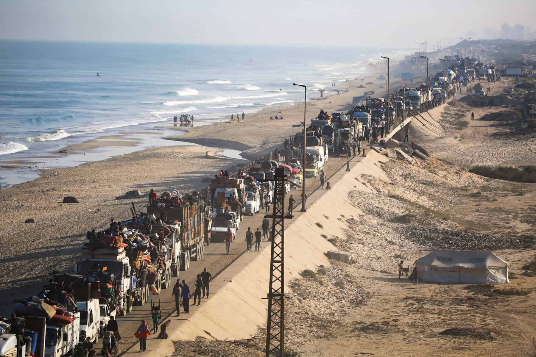 Palestinians flee Gaza City as Isreali tanks, jets bombard urban hub