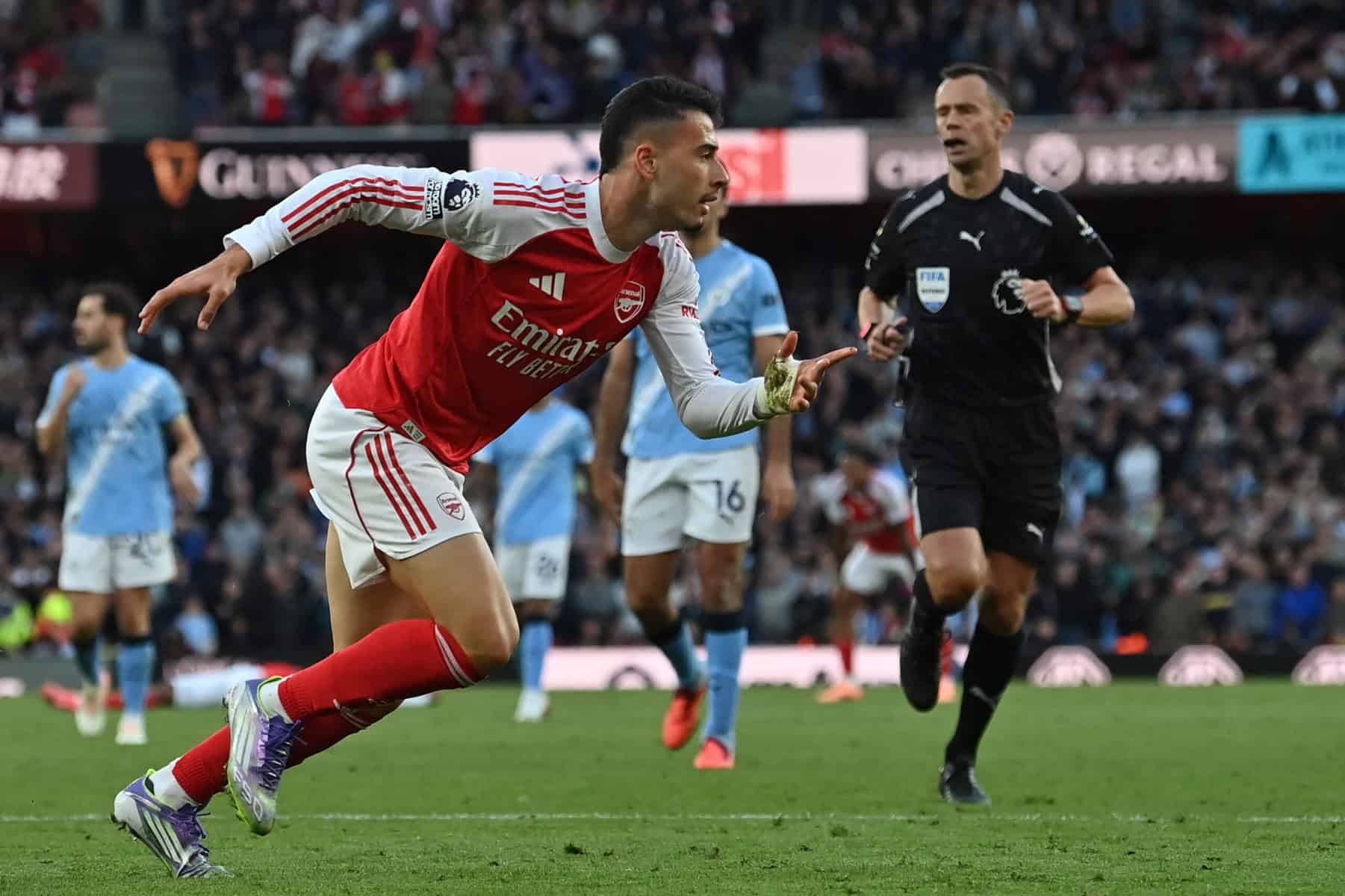 Martinelli's last-gasp leveller rescues Arsenal in Man City draw