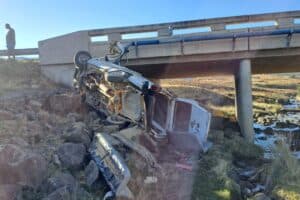 At least 20 children injured after taxi plunges down bridge in KZN