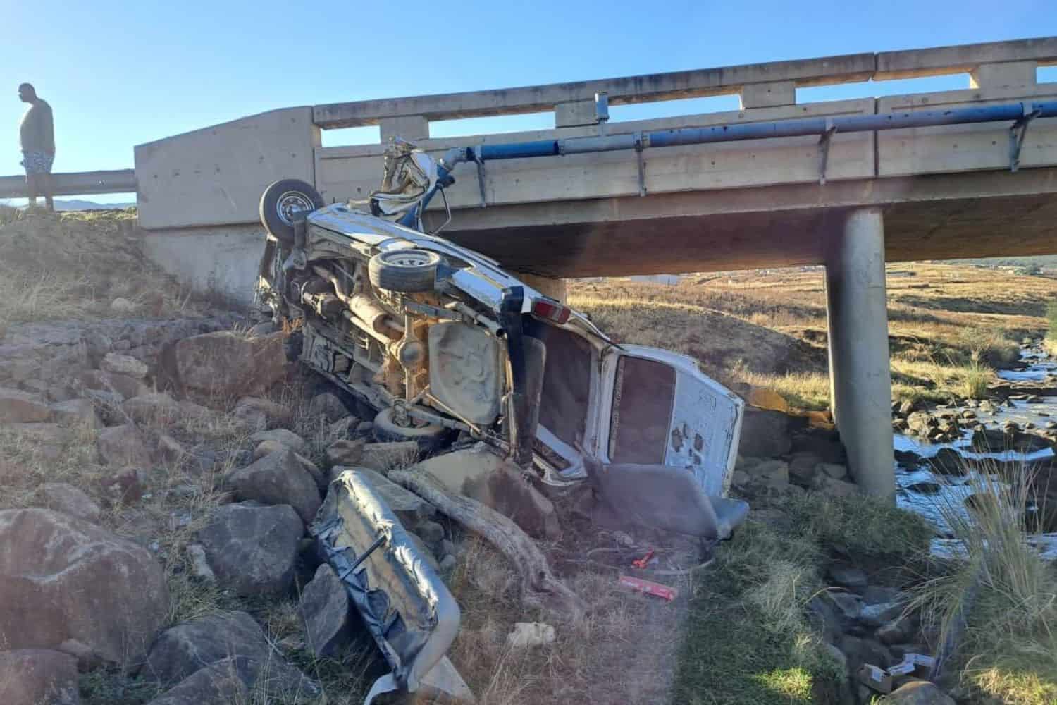 At least 20 children injured after taxi plunges down bridge in KZN